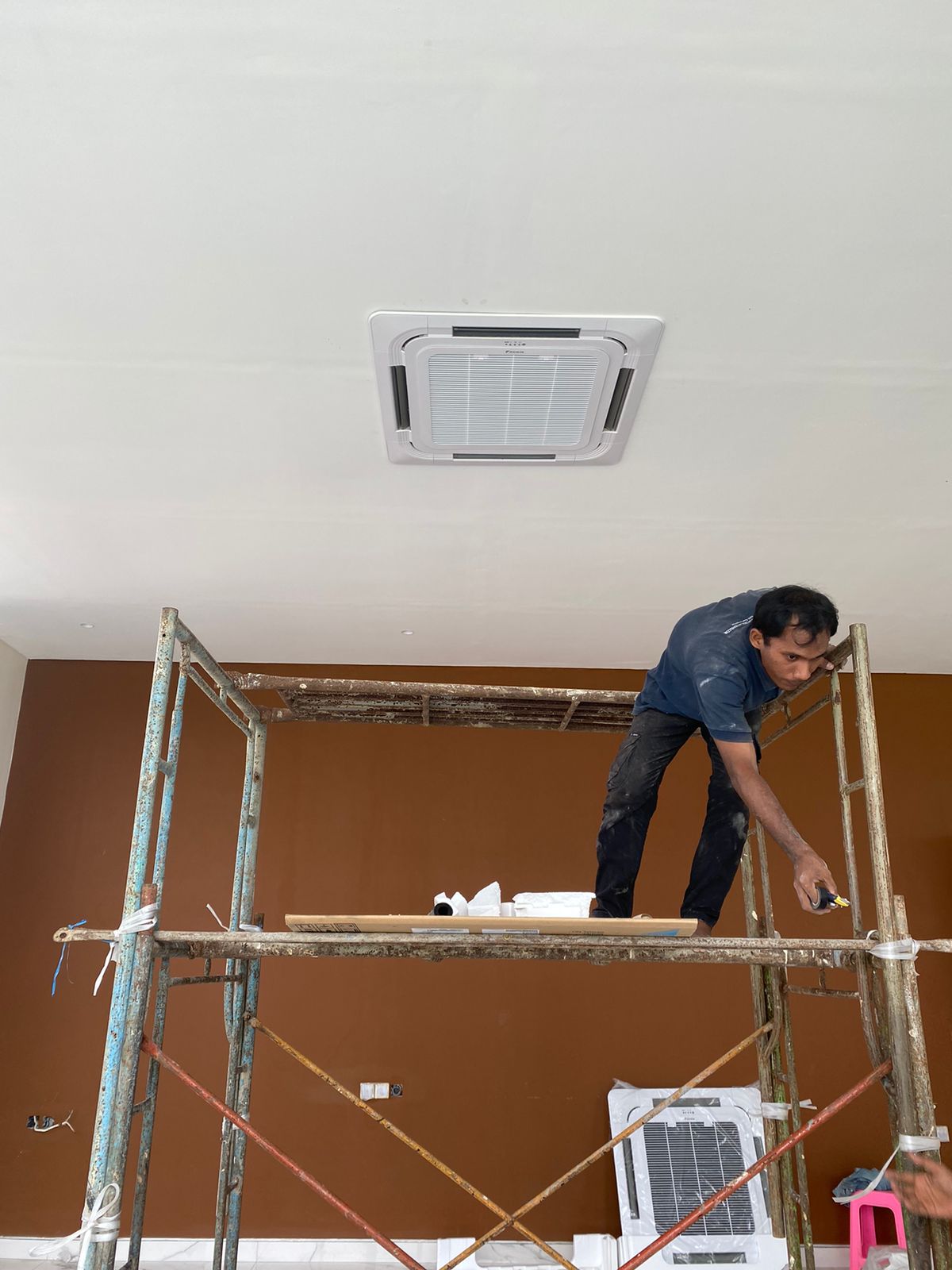 Pemasangan AC Cassette ceiling Bali