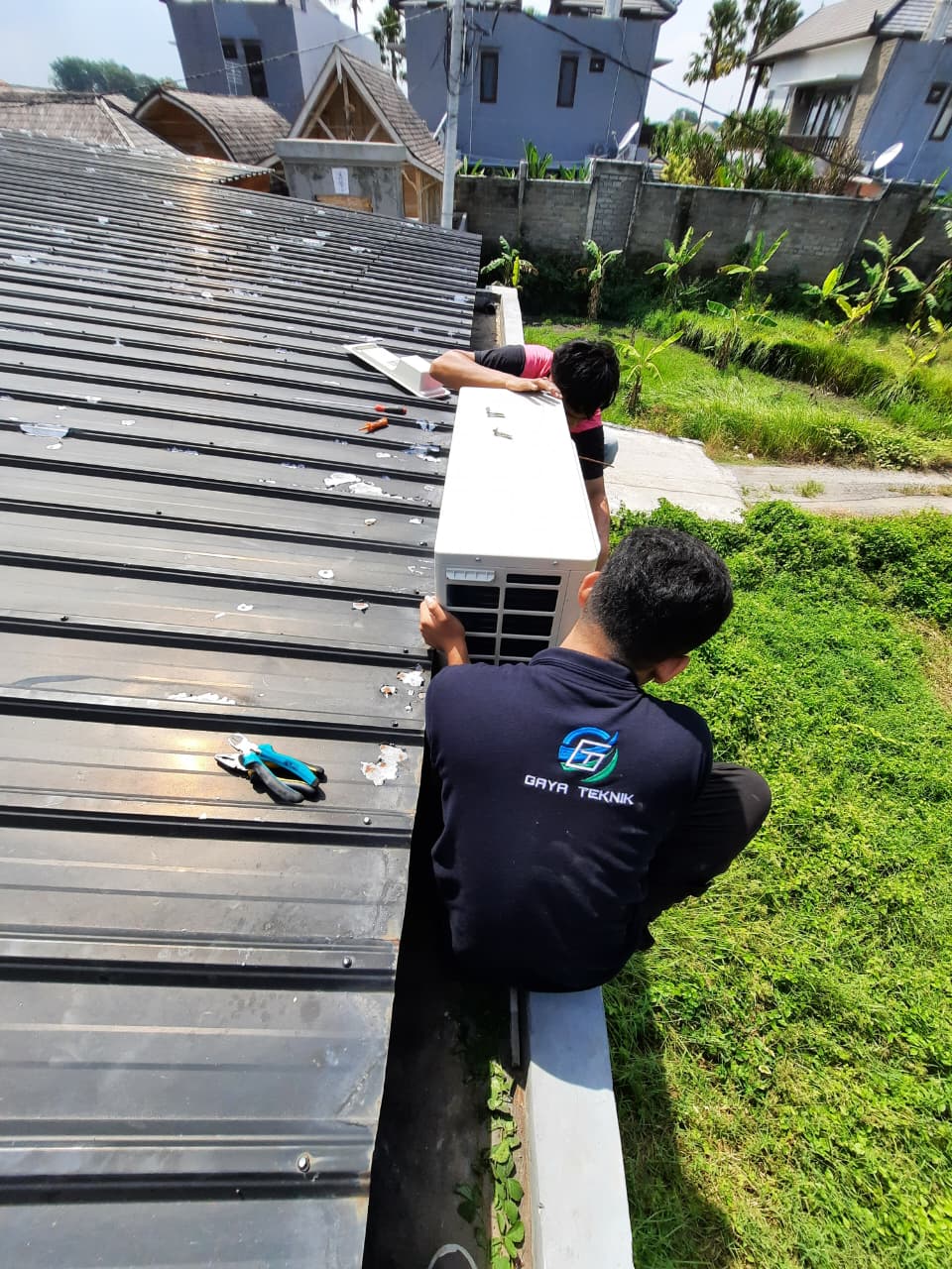 Hasil pemasangan AC split rapi